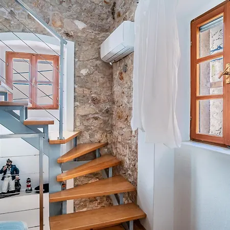 House 622 Susak