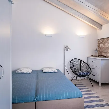 House 622 Susak
