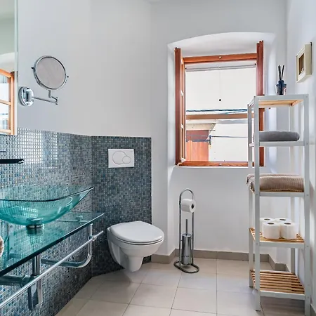 House 622 Susak