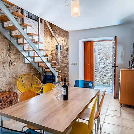 House 622 * Susak